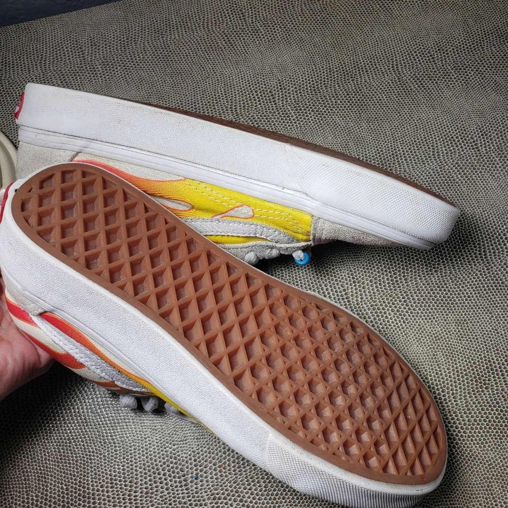 Vans skater flames kids unisex tennis shoes sneakers size 3.5